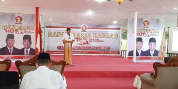 Bupati Bahrain Kasuba Saat Menyampaikan Pidato pada Pembukaan Rakersa DPD Partai Gerindra Malut. (Foto ris)