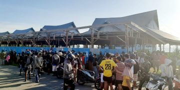 Pedagang memilih bertahan