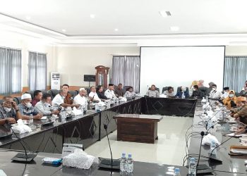 Rapat bersama pimpinan dan anggota DPRD Halsel bersama DPRD Kota Ternate