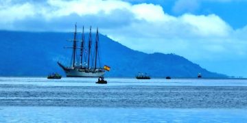 Kapal Latih Angkatan Laut Juan Sebastian Elcano  saat tiba di Kota Tidore Kepuluan. (Foto Istimewa)