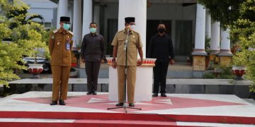 Bupati Bahrain Kasuba saat menyampaiakan pidato di hadapan ASN dan PTT (Foto Ris)