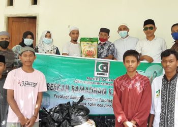 KAHMI Halsel serahkan bantuan ke Pesantren dan Panti Asuhan