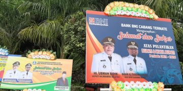 Karangan Bunga di Halaman Kantor Bupati Halsel (Foto Ris)