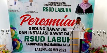 Bupati Bahrain Kasuba saat resmikan Gedung Rawat Jalan dan IGD RSUD Labuha