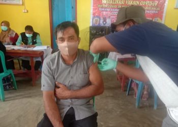 Pemdes dan Warga Toin jalani vaksinasi Covid -19 secara massal