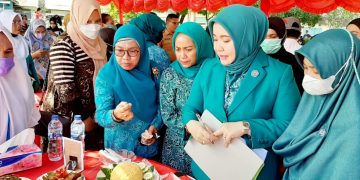 Ketua PKK Halsel, Hj. Eka Dahlia Abusama didampingi Wakil Ketua PKK Rifa'at Al Sa'adah (Foto : Jaretnews)