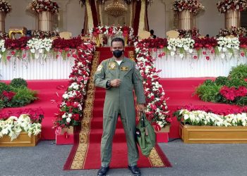 Letkol Pnb Akmad M. Mulyono Berpose di Istana Negara. (C) Dok.Smansa