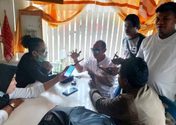 Irham.A. Hanafi saat menyampaikan konfrensi Pers