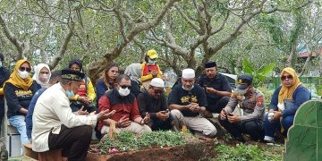 Pembacaan Do'a usai Pemakaman Jenazah tanpa Identitas (c) Jaretnews