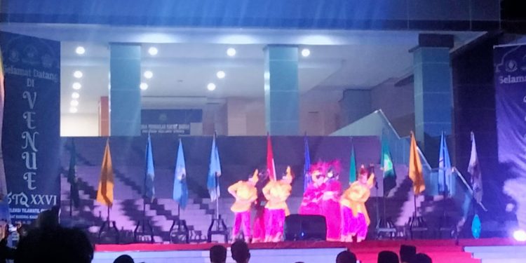 Atraksi Tarian Kolaborasi Sanggar Gamalama (Foto : Yun)