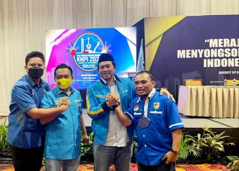 Ketua dan Sekretaris DPD KNPI Halsel bersama Pimpinan KNPI Pusat