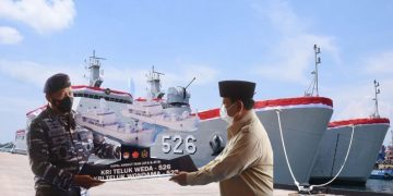 Mentri Pertahanan RI Prabowo Subianto Menyerahkan 2 Kapal Perang Kepada TNI AL (Foto : Ist)