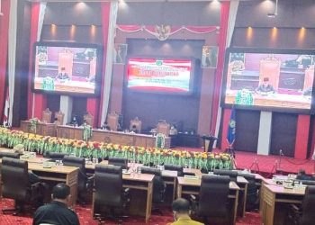 Sidang Paripurna Penyampaian Ranperda di Gedung DPRD Maluku Utara (Foto : Arul)