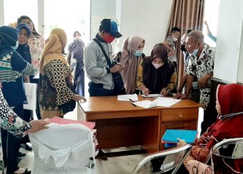 Suasana Pendaftaran Seleksi Ulang Tenaga PTT di Lingkup Pemkab Halsel (Foto : Jaretnews)