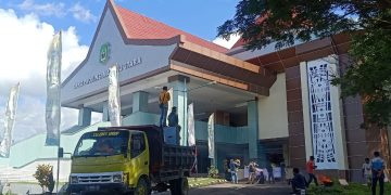 Demonstrasi Mahasiswa Aliansi Perjuangan Masyarakat Obi di Gedung DPRD Malut (Foto : Alfahd)