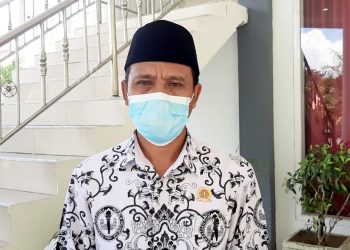 Ketua PGRI Halsel, Riswan A. Siraju, M.Pd, 