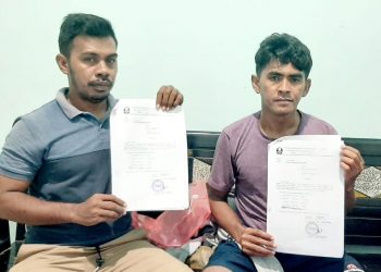 Panitia saat menunjukan bukti