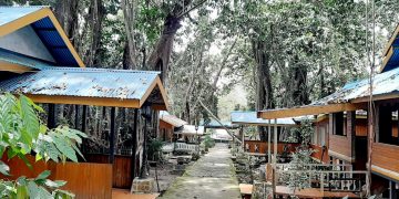 Rumah Adat di Taman Kota Kebun Karet. (Foto Ris)