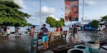Pantai dan Pelabuhan Speed Boat Kota Baru yang dihantam Gelombang (Foto : Andy)