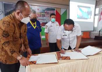 Sekretaris Daerah Provinsi Maluku Utara, Samsudin Abdul Kadir Lakukan Penandatangan MoU (Foto : Dok Adpim)