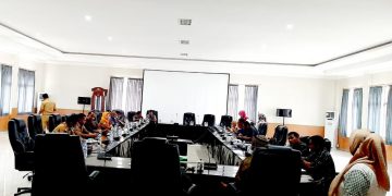 RDP Lintas Komisi DPRD Halsel bersama Staf Khusus Bupati dan DPMD (Foto : Ist)