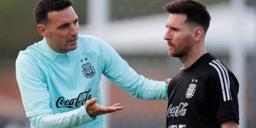 Pelatih Timnas Argentina Lionel Scaloni dan Lionel Messi (Ist)
