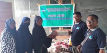 Penyerahan Bantuan oleh Pengurus DPW AGPAII Malut (Foto : Ist)