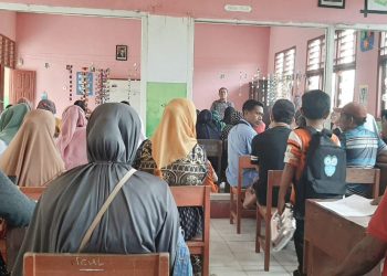Vaksinasi di SDN 205 Halsel di Dampingi Orang Tua Siswa