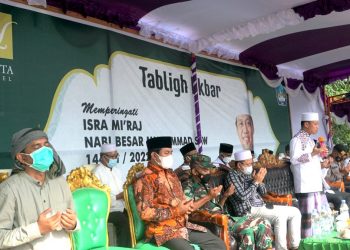 Dr. H. Das’ad Latif Saat Memberikan Tabligh Akbar di Obi Halsel (Dok HN)