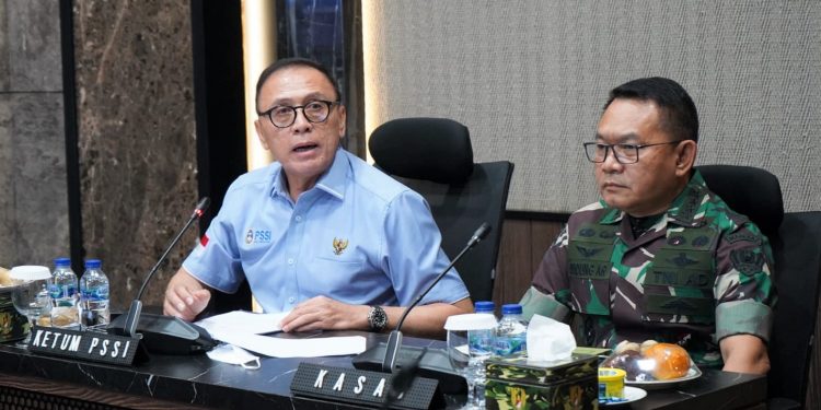 Ketum PSSI Mochamad Iriawan dan KSAD Jenderal Dudung Abdurachman.