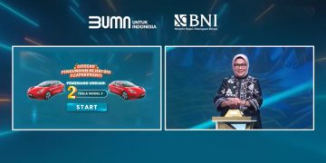 Direktur Bisnis Konsumer BNI, Corina Leyla Karnalies saat Menekan Tombol Undian