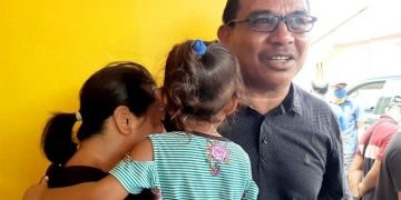 Tangisan Salah satu warga pendukung Usman - Bassam