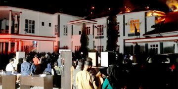 Sejumlah Lemari dan Dokumen Diamankan di Luar Ruangan