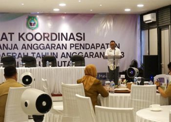 Sekretaris Daerah Samsuddin A. Kadir Membuka Rakor Analisis. Standar Belanja APBD TA 2023