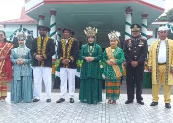 Bupati, Wakil Bupati Beserta Ibu Pose Bersama Unsur Forkopimda Halsel