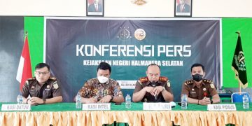 Konferensi Pers Penetapan Tersangka oleh Tim Kejari Halsel