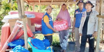 Dinas Sosial Halsel menyerahkan Bantuan di Desa Batutaga Botang Lomang