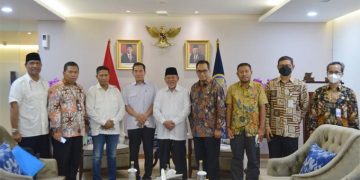Menteri Perhubungan RI dan Gubernur Malut usai membahas Rencana Bangun Bandara Loleo (Foto : Dok Adpim)