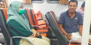 Sumarlina Hi Ahmad dan Faisal Tanisang. Warga Desa Dolik Korban Selamat Cahaya Arafah (Ist)