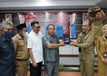 Asisten II Setda Malut, Asrul Gailea, Karo Adpim Malut, bersama Kepala Disnakertrans Provinsi Banten