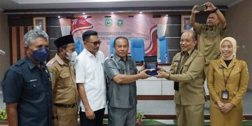 Asisten II Setda Malut, Asrul Gailea, Karo Adpim Malut, bersama Kepala Disnakertrans Provinsi Banten