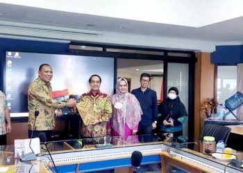 Bupati Halsel H Usman Sidik Bersama Rektor Unhas