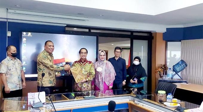 Bupati Halsel H Usman Sidik Bersama Rektor Unhas