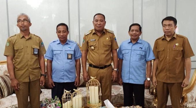 Bupati Usman Sidik didampingi petingi RRI Ternate
