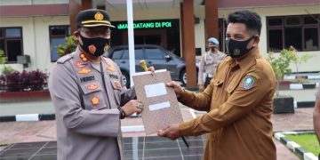 Kapolres Halsel Menerima Hibah Tanah dari Warga Madapolo