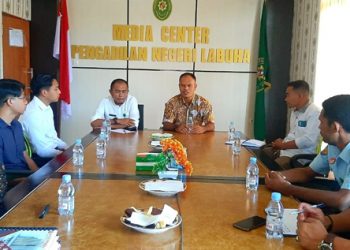 Ketua PN Labuha Saat Membuka Sosialisasi e-Berpadu