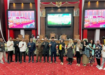 Pose Bersama Usaia Penutupan Masa Sidang ke-3 Tahun Sidang 2021-2022
