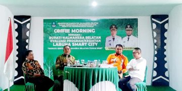Bupati Usman Sidik Saat Memaparkan Keberhasilan Pada Caffee Morning