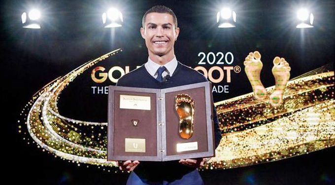 Ronaldo Pemenang Golden Foot 2020 (Is)