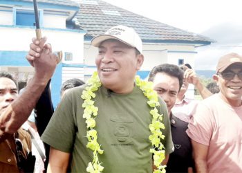 Bupati Usman Sidik Dijemput Di Bandara Usman Sadik Labuha